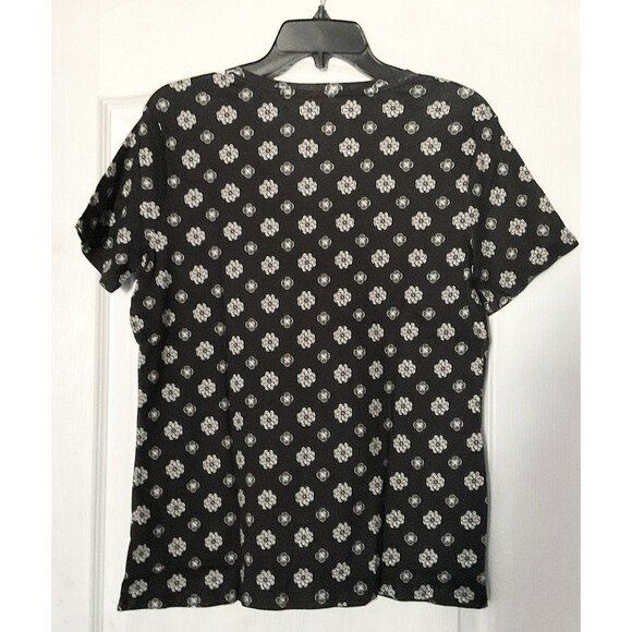 Croft & Barrow Women's Essential V-Neck Tee Size M, Black Mini Geo NWT - Picture 3 of 4